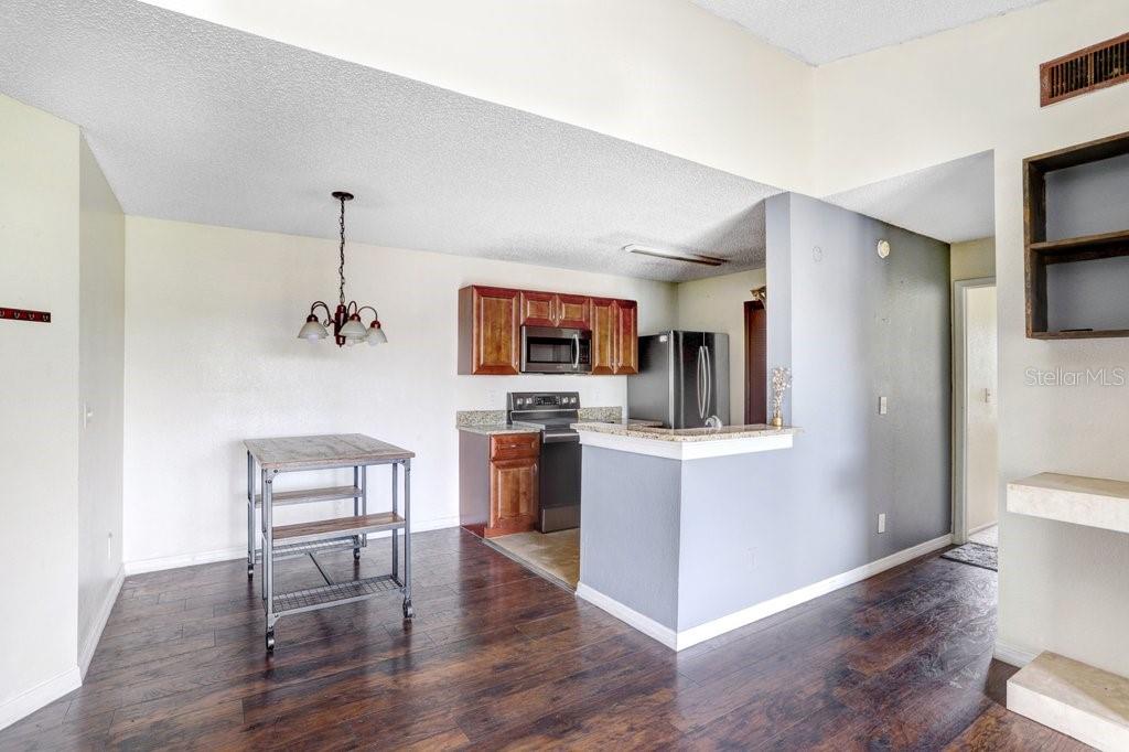 Image 8 of 28 For 2030 Cascades Boulevard 302