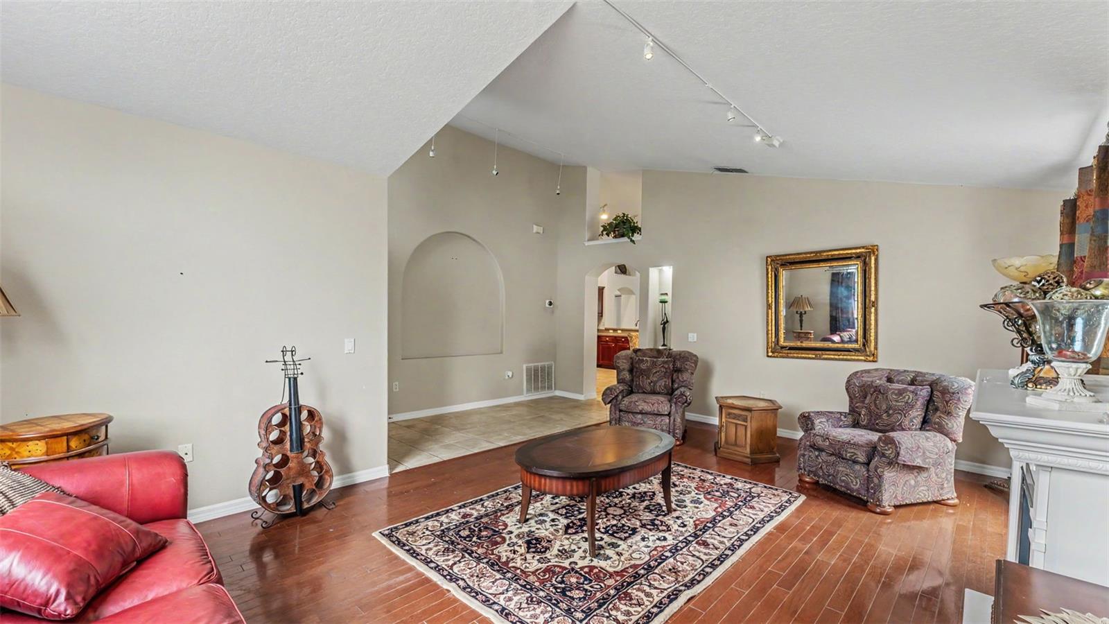 Image 5 of 43 For 155 Thornbury Drive