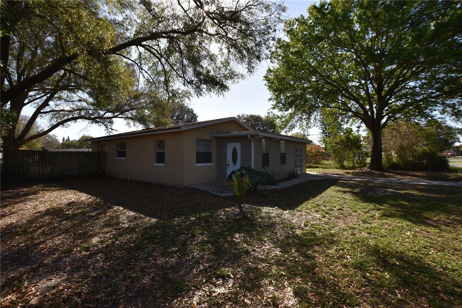 Image 4 of 28 For 105 Flamingo Drive
