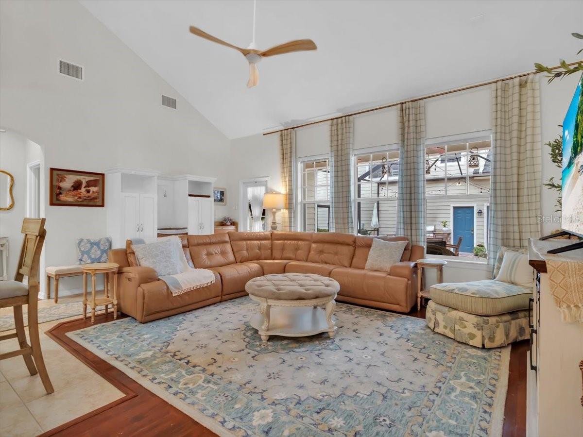 Image 16 of 93 For 16033 Mulberrypark Circle