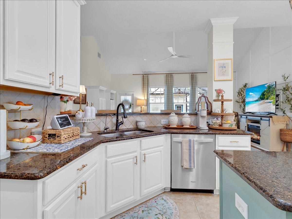 Image 18 of 93 For 16033 Mulberrypark Circle