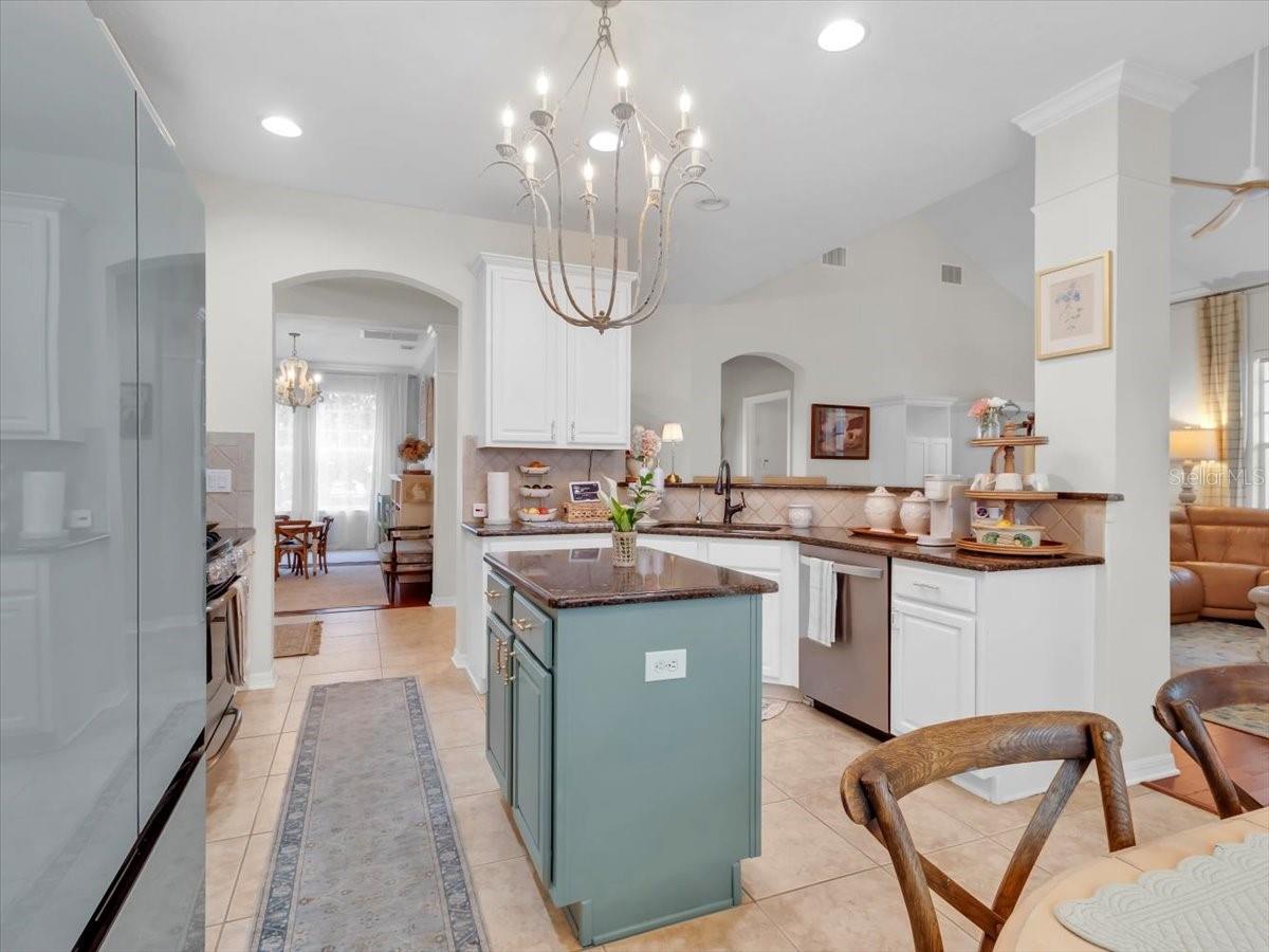Image 19 of 93 For 16033 Mulberrypark Circle