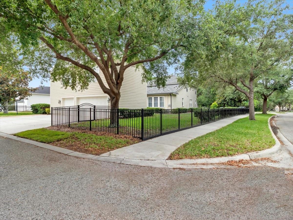 Image 68 of 93 For 16033 Mulberrypark Circle