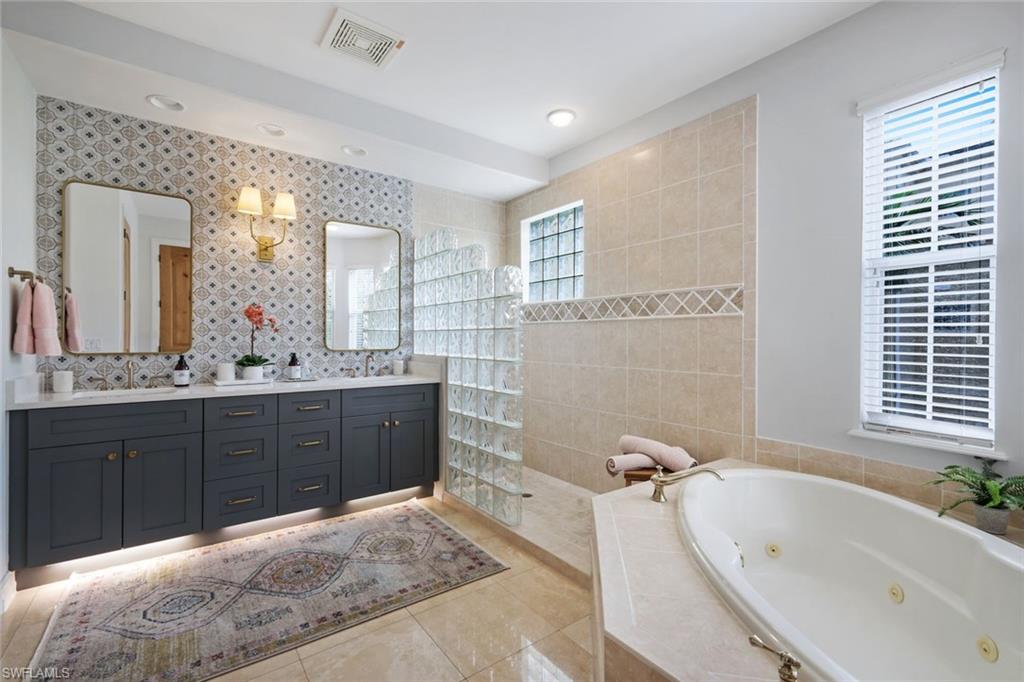 Image 11 of 21 For 2855 Tiburon Blvd E  102