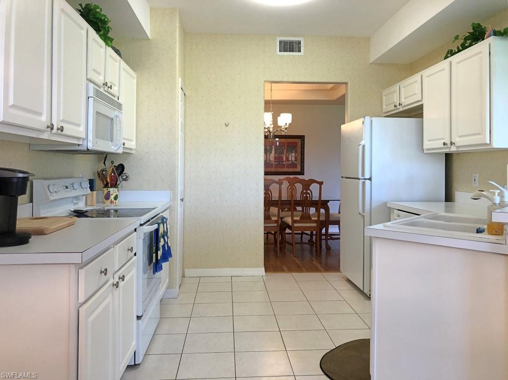 Image 4 of 27 For 14570 Grande Cay Cir 2406