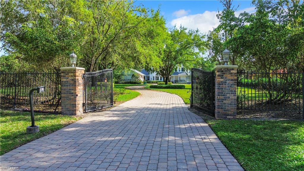 Details for 5920 Bur Oaks Ln, NAPLES, FL 34119