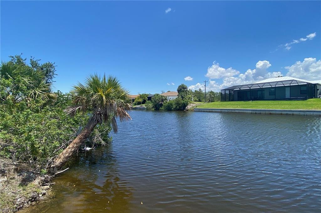 Details for 2725 41st Ave, CAPE CORAL, FL 33993