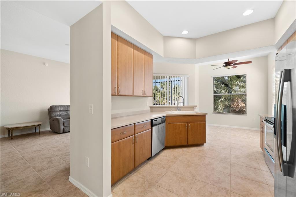 Image 11 of 48 For 9230 Belleza Way 206