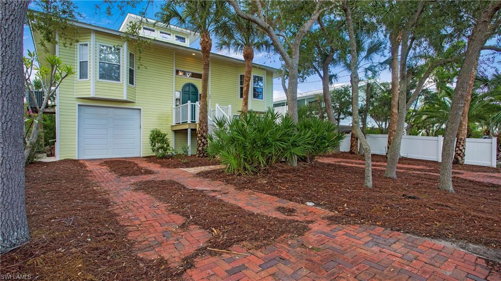 Details for 1296 Grand Canal Dr, NAPLES, FL 34110