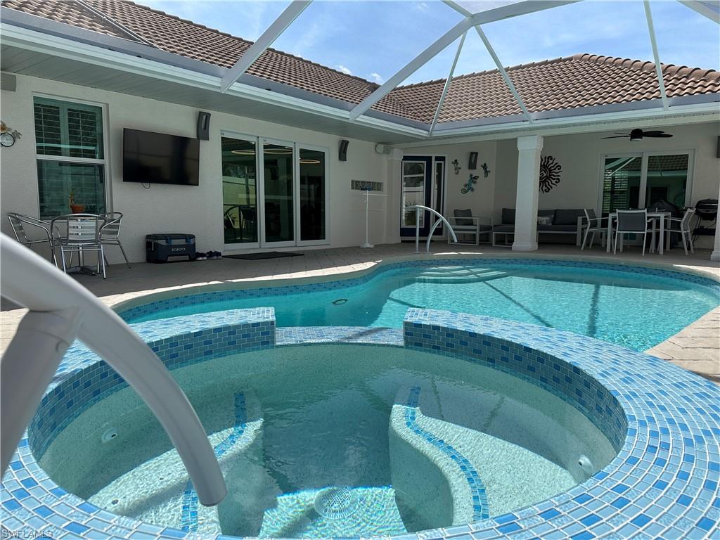 Details for 1595 Whispering Oaks Cir, NAPLES, FL 34110