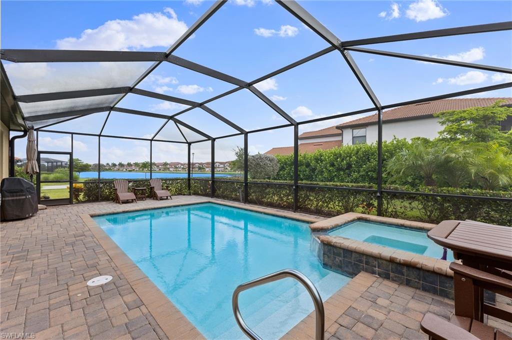 Details for 1555 Santiago Cir, NAPLES, FL 34113