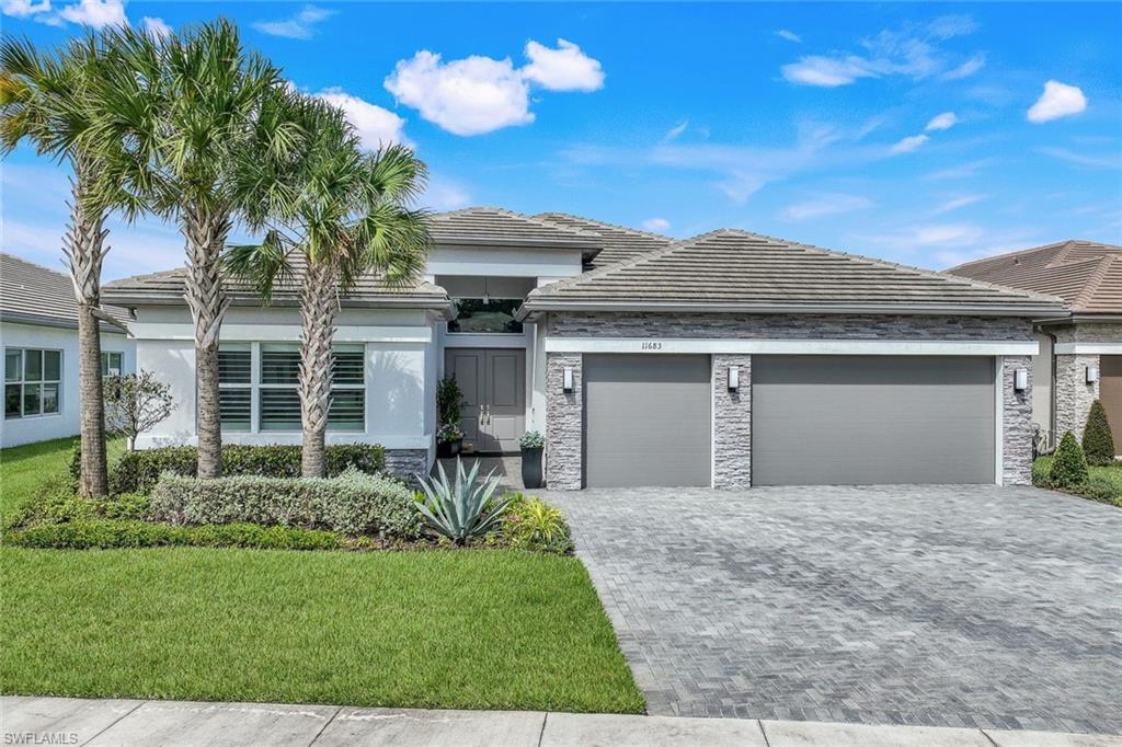 Details for 11683 Periwinkle Dr, NAPLES, FL 34120