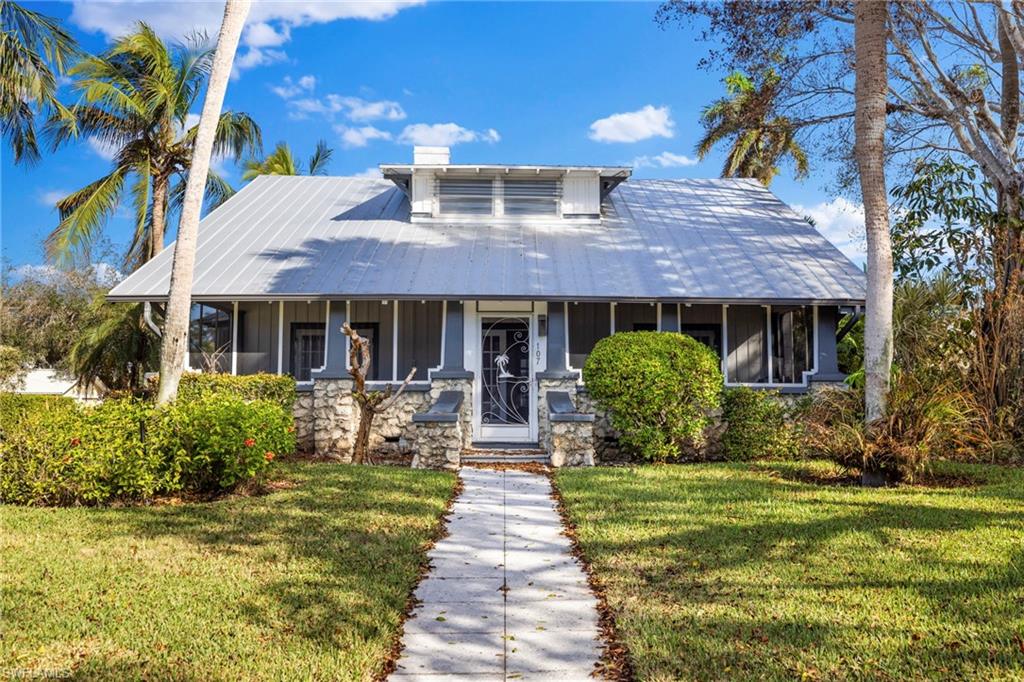 Details for 107 Broad Ave S, NAPLES, FL 34102