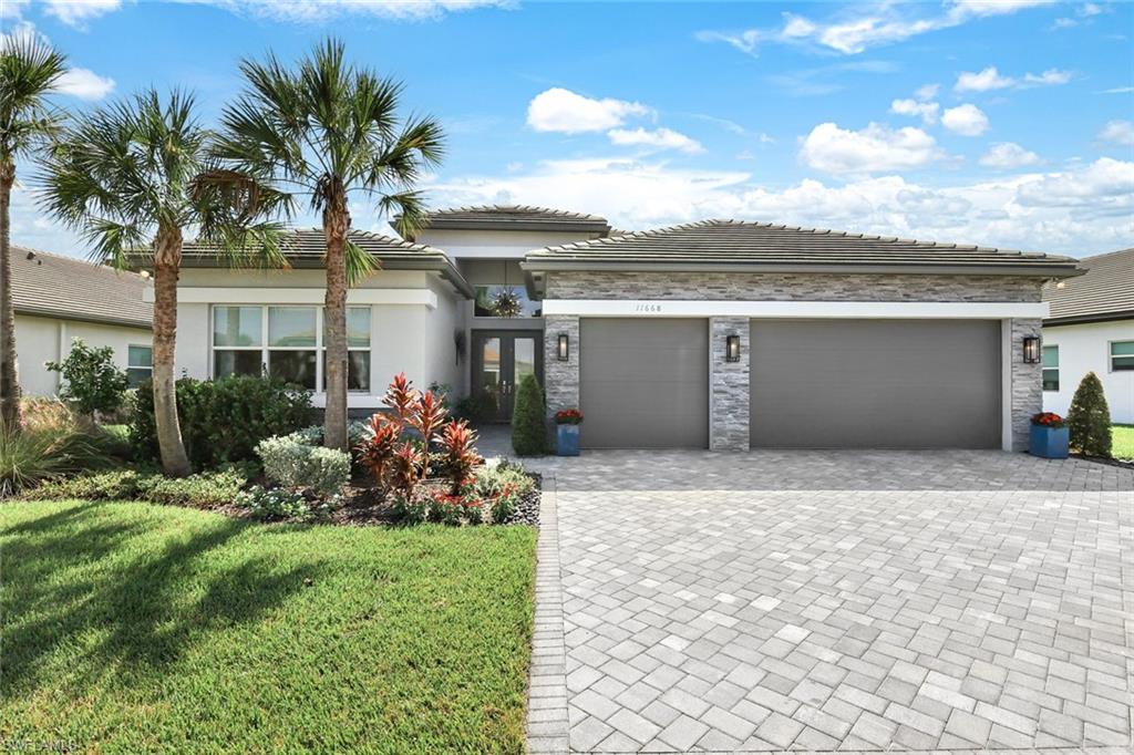 Details for 11668 Periwinkle Dr, NAPLES, FL 34120