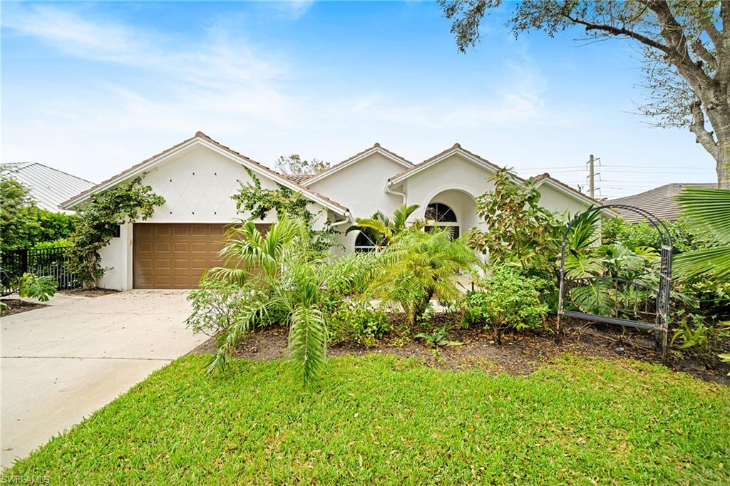 Details for 8139 Las Palmas Way, NAPLES, FL 34109