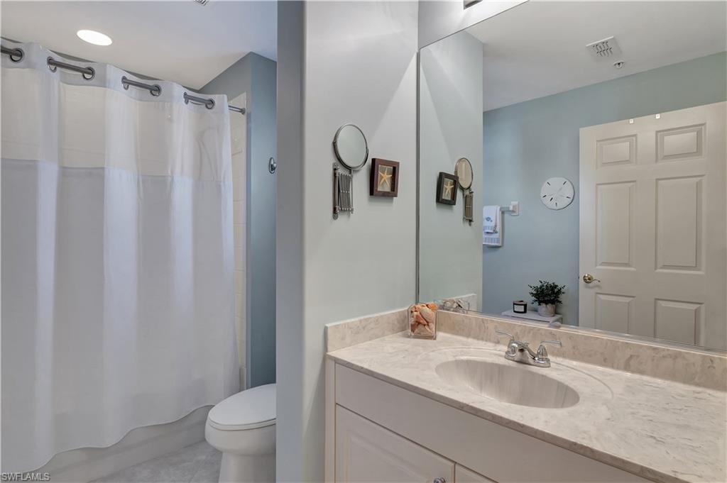 Image 31 of 49 For 720 Tarpon Cove Dr 201