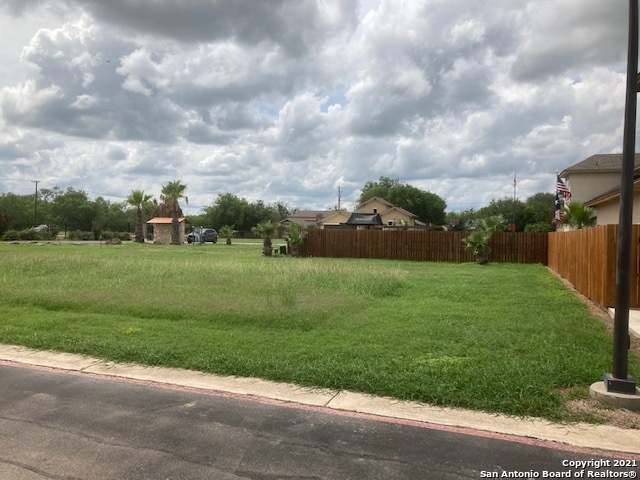 Details for 104 Sutton Place-lot #4, Uvalde, TX 78801