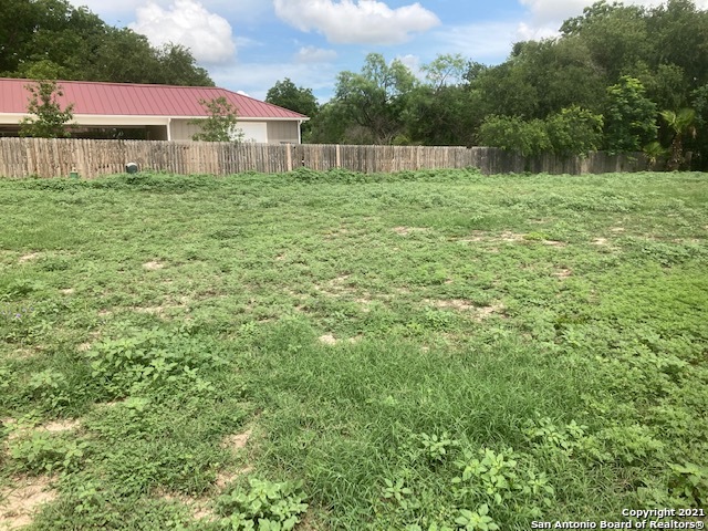 Details for 117 Sutton Place-lot #14, Uvalde, TX 78801