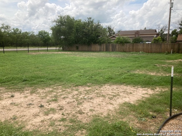 Details for 139 Sutton Place-lot #30, Uvalde, TX 78801