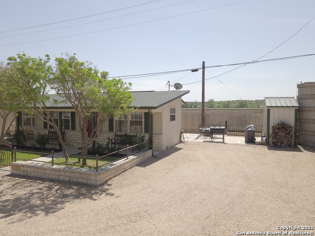 Listing photo id 11 for 8603 Us Highway 281 N