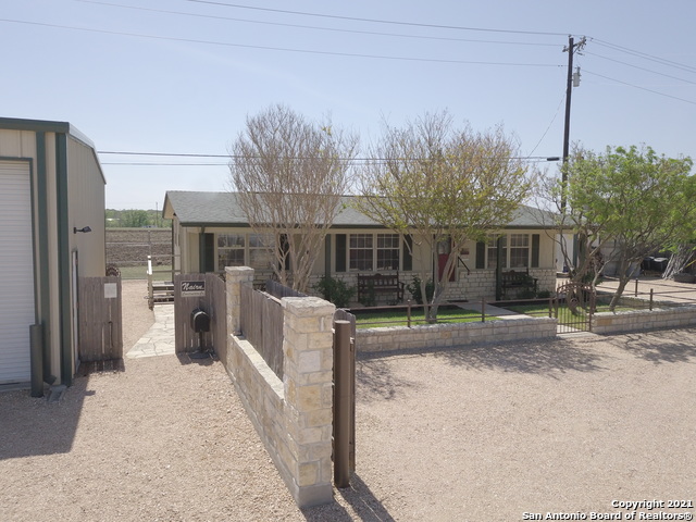 Listing photo id 12 for 8603 Us Highway 281 N