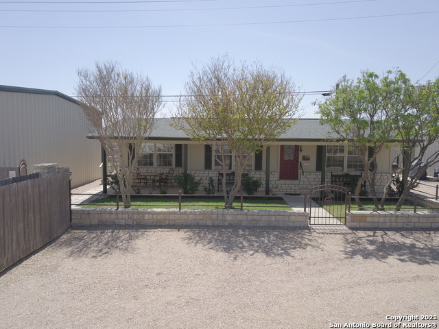 Listing photo id 13 for 8603 Us Highway 281 N