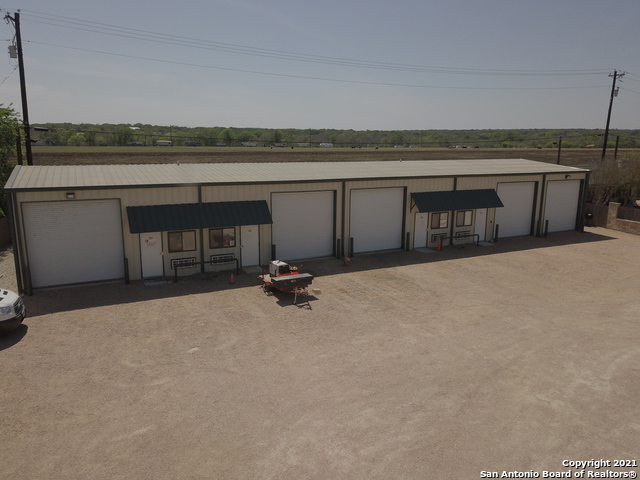 Listing photo id 15 for 8603 Us Highway 281 N