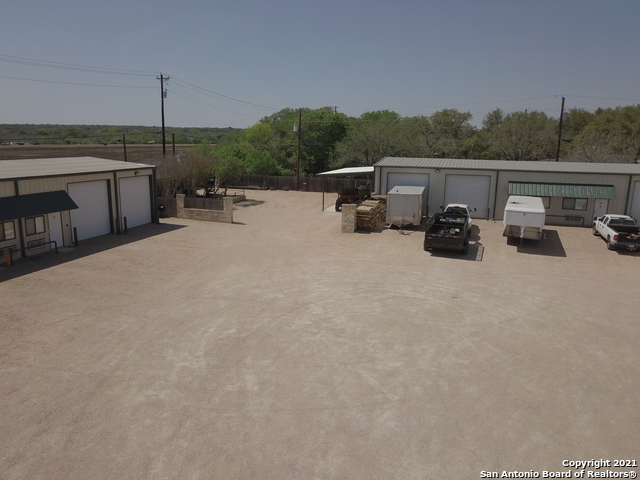 Listing photo id 16 for 8603 Us Highway 281 N