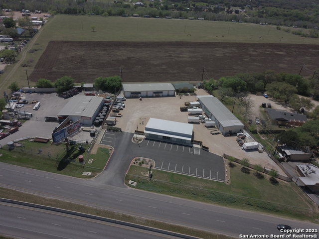 Listing photo id 20 for 8603 Us Highway 281 N