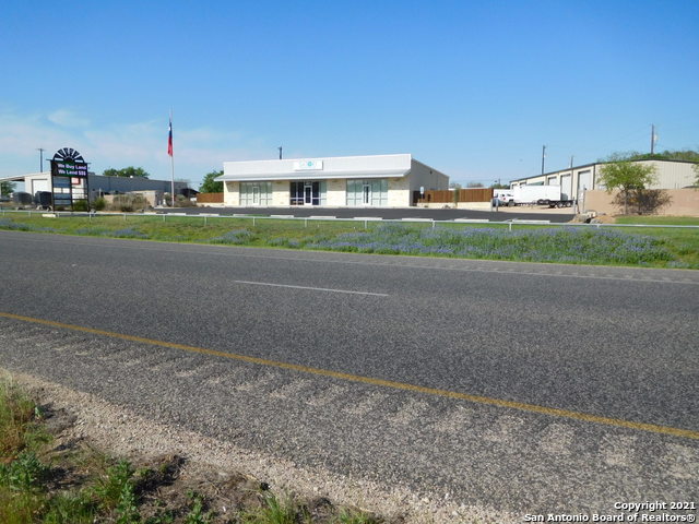 Listing photo id 41 for 8603 Us Highway 281 N