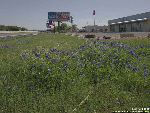 Image 9 of 50 For 8603 Us Highway 281 N