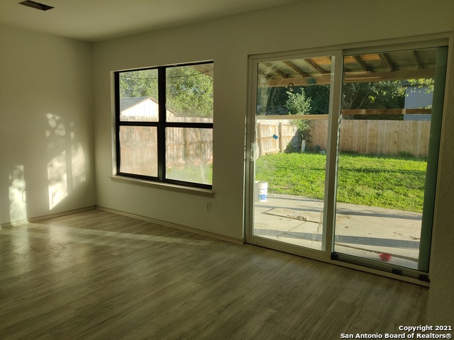 Image 5 of 18 For 9870 Sunset Pl