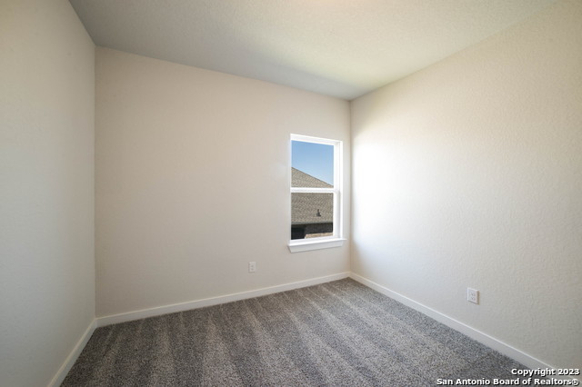 Listing photo id 22 for 461 Foxtail Valley