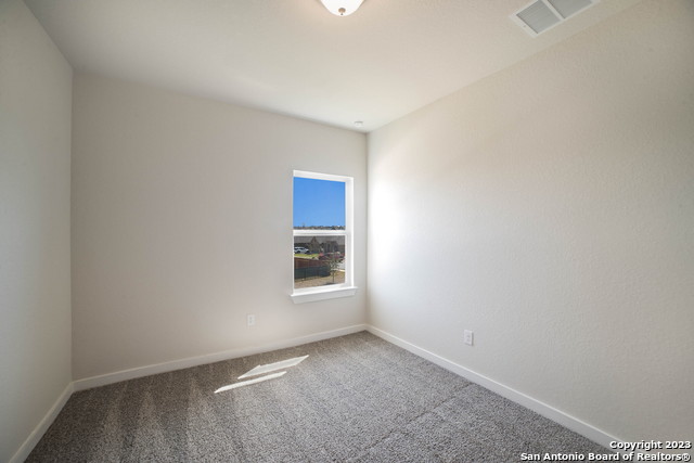 Listing photo id 24 for 461 Foxtail Valley