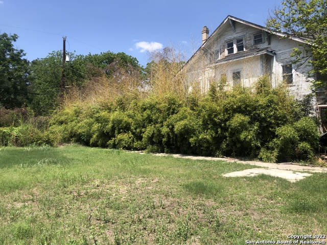 Image 3 of 4 For 233 Craig Pl E