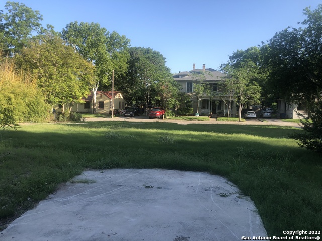 Image 4 of 4 For 233 Craig Pl E