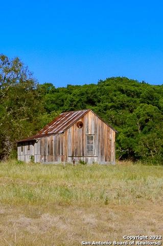 Listing photo id 7 for 61 Seep Springs Drive, Creekside