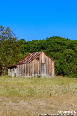 Listing photo id 9 for 1301 Fm 480