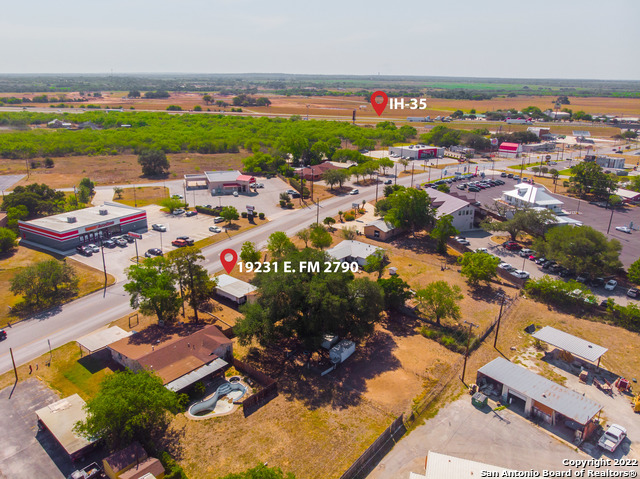 Listing photo id 0 for 19231 Fm 2790 E