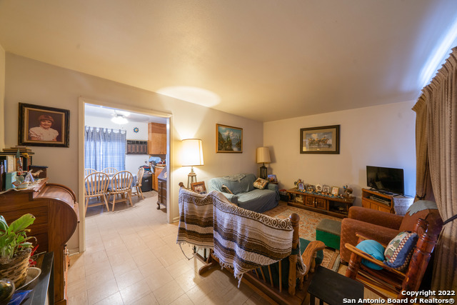 Listing photo id 3 for 19231 Fm 2790 E