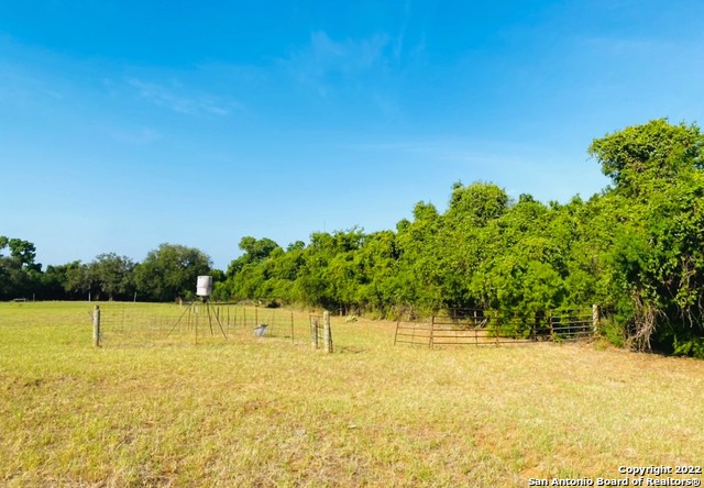 Image 18 of 49 For 13220 E Loop 1604 S