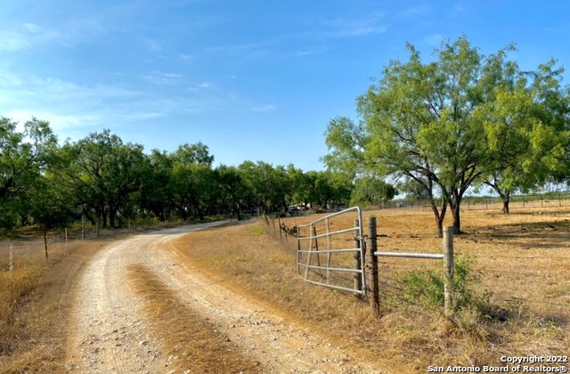 Image 3 of 49 For 13220 E Loop 1604 S