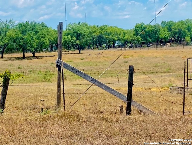 Image 7 of 49 For 13220 E Loop 1604 S