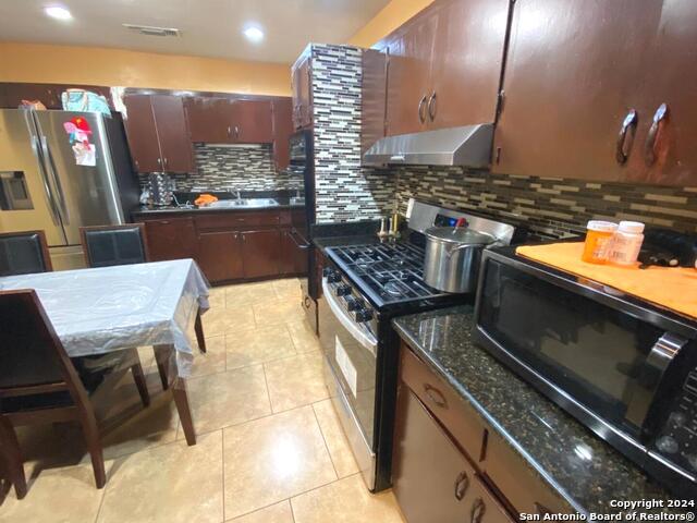 Listing photo id 16 for 203 Saipan Pl