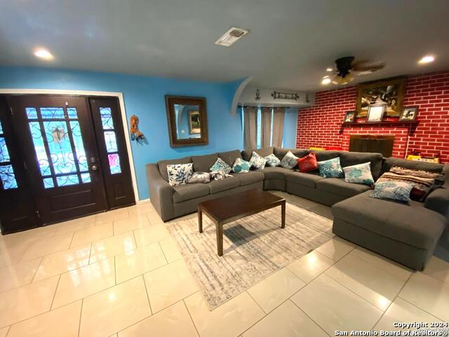 Listing photo id 19 for 203 Saipan Pl