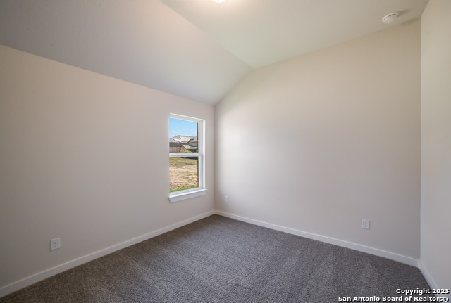 Listing photo id 19 for 414 Foxtail Valley