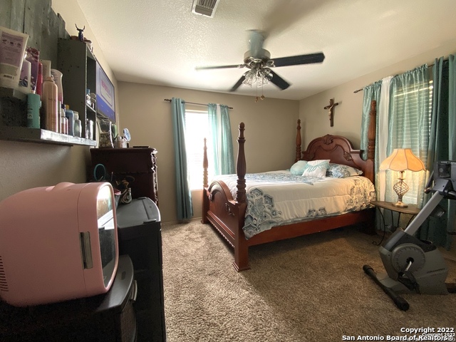 Listing photo id 11 for 1328 Sutherland Springs Rd