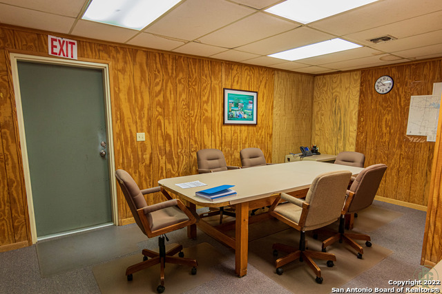 Listing photo id 8 for 200 Bowie St