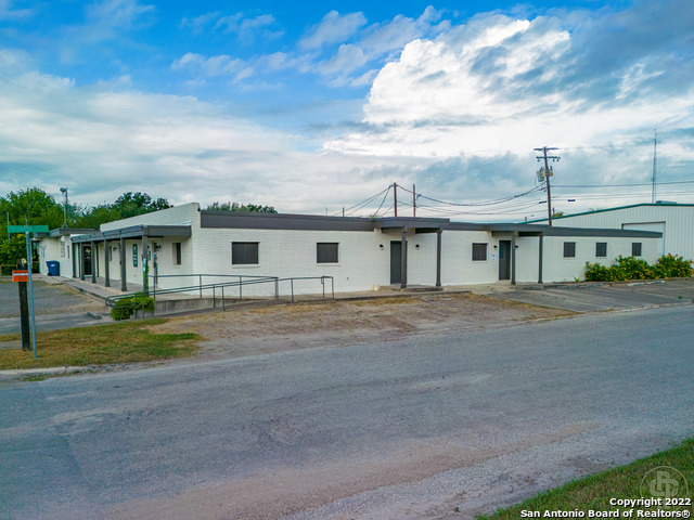 Listing photo id 11 for 200 Bowie St