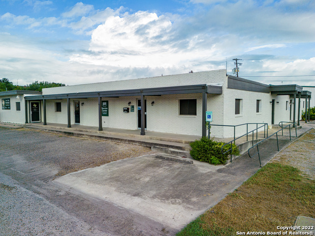 Listing photo id 12 for 200 Bowie St